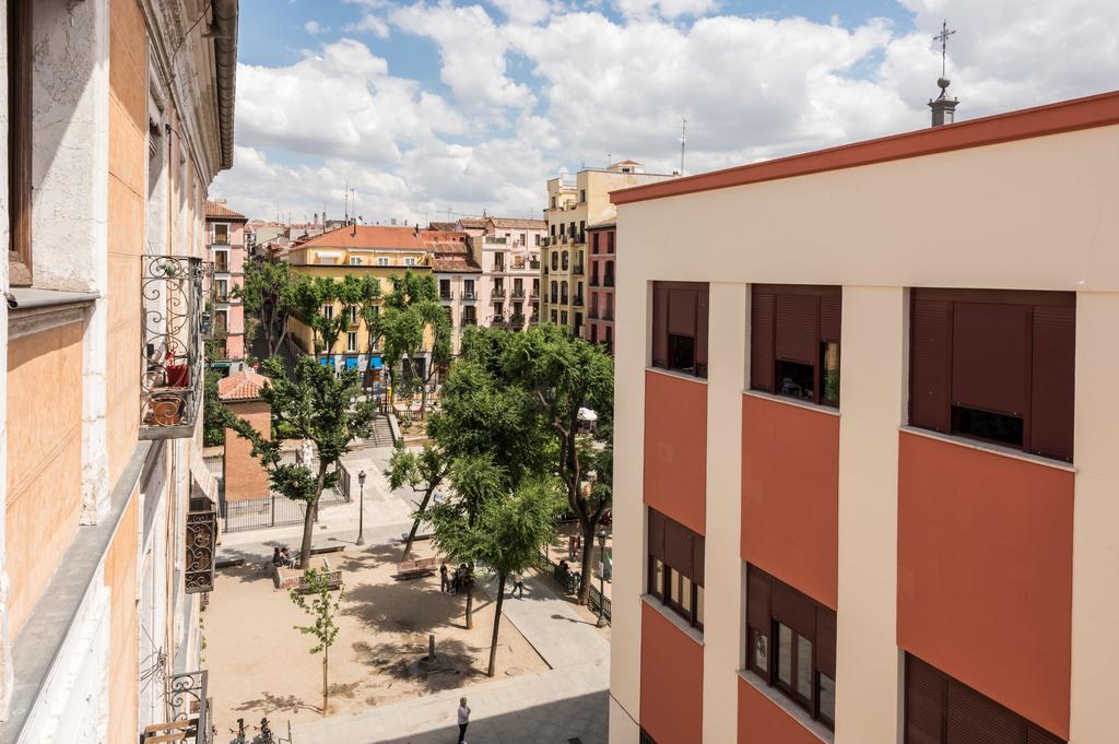Plaza II De Mayo Мадрид Екстериор снимка