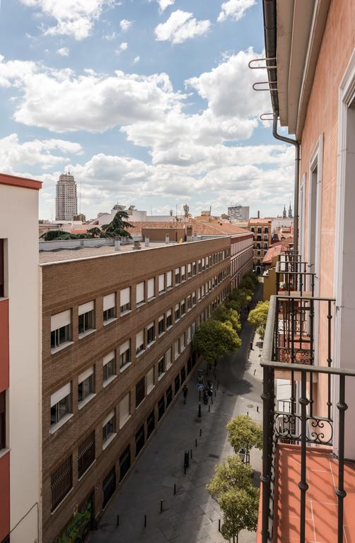 Plaza II De Mayo Мадрид Екстериор снимка
